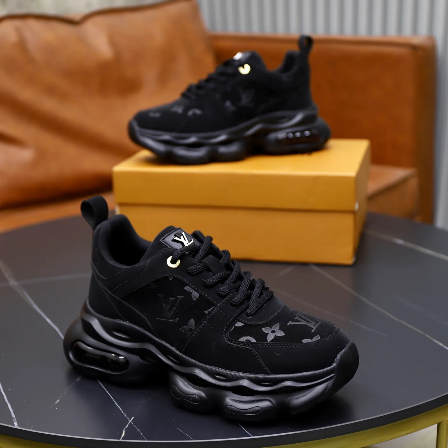Ex-factory price: 462💰🙅‍♂️🙅‍♂️🙅‍♂️ Brand: Louis Vuitton Standard code: 38-44 (45 customized) Grade: Same as the official website Material: Original cowhide splicing fabric Comfortable and breathable lining Lightweight, soft and wear-resistant outsole Style category: Men's fashionable casual shoes Running sneakers Distinguished luxury brand elements Top luxury Color: actual picture color